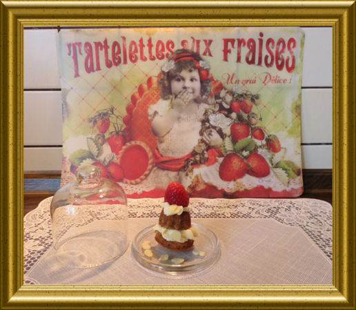 Mini-Erdbeer-Guglhupf