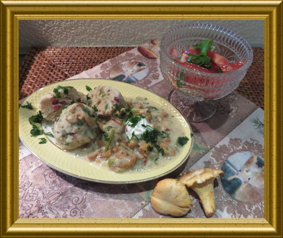 Pfifferlingssuppe / - ragout mit Speckknödel aus der Taraland Lehrküche