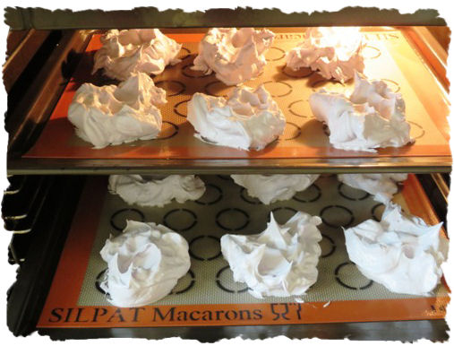 Pavlovas mit Karamellsauce aus der Taraland Lehrküche