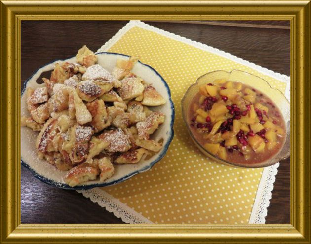 Kaiserschmarrn mit Pfirsich Grantapfel Kompott