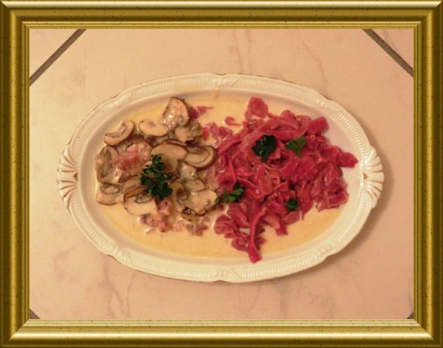 Rote Tagiatelle zu Pancetta-Pilz-Sauce aus der Taraland Lehrküche