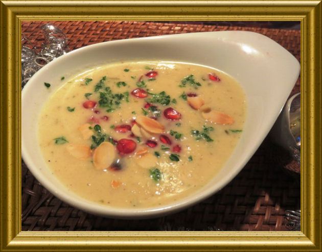 Petersilienwurzelsuppe mit Granatapfelkernen aus der Taraland Lehrküche