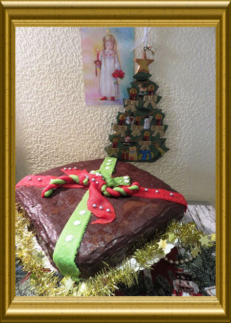 Weihnachtskuchen als Geschenk verpackt aus der Taraland Lehrküche