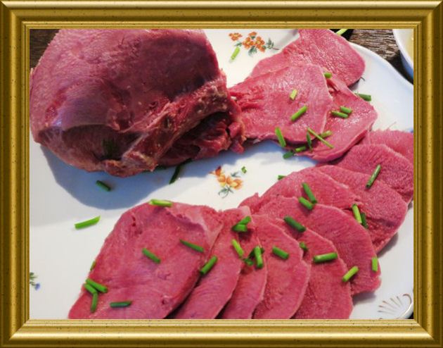 Rinderzunge, gepöckelt mit vier Saucenvarianten aus der Taraland Lehrküche