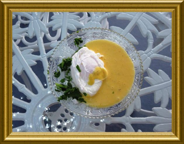 Sauce Hollandaise mit pochiertem Ei ais der Taraland Lehrküche