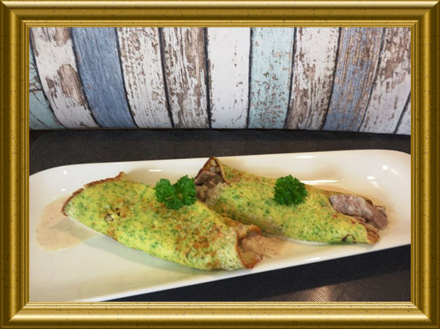 Grüne Crépes mit Rinderfilet in Sahnesauce aus der Taraland Lehrküche