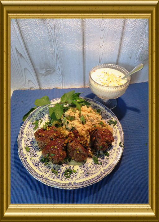 Lammköfte mit MinzCousCous zu griechischem Salat aus der Taraland Lehrküche