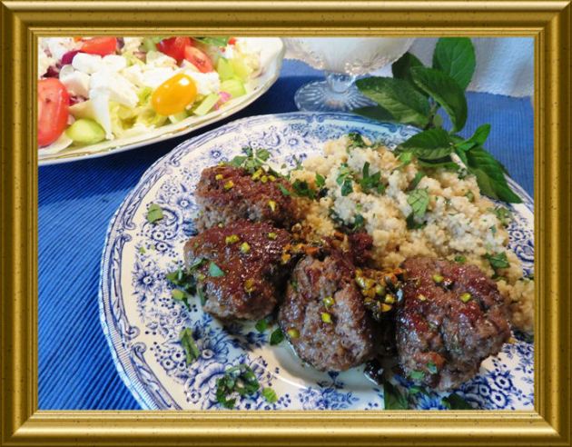 Lammköfte mit MinzCousCous zu griechischem Salat aus der Taraland Lehrküche