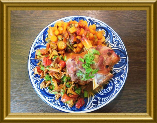 Geschmorte Kalbshaxe mit Pfifferlingen aus der Taraland Lehrküche