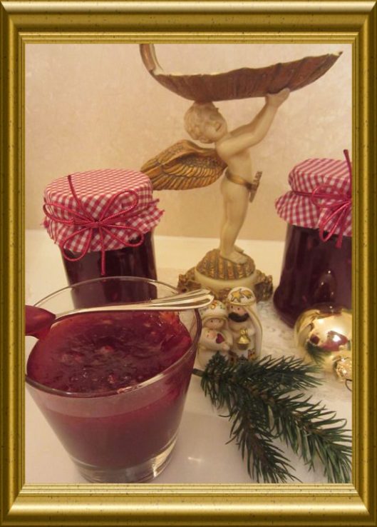 Mus aus spanischen Pflaumen aus der Taraland Lehrküche