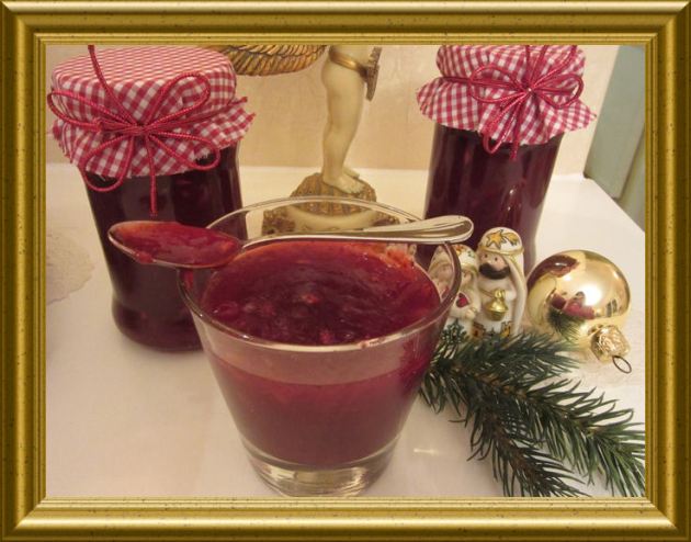 Mus aus spanischen Pflaumen aus der Taraland Lehrküche