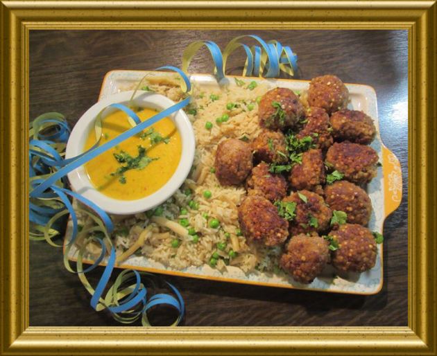 Fleischbällchen in Currysauce mit Gemüsereis aus der Taraland Lehrküche