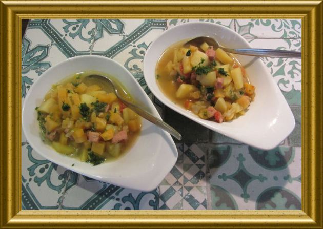 Steckrübeneintopf mit Pökelfleisch aus der Taraland Lehrküche