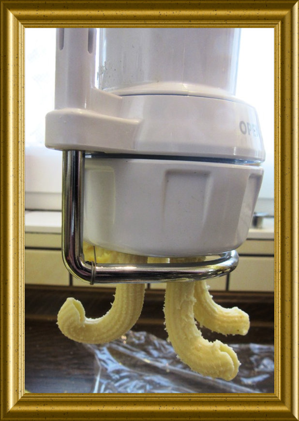 Dieses Bild hat ein leeres alt-Attribut; sein Dateiname ist nudelteig-fuer-roehrennudeln-4.jpg.